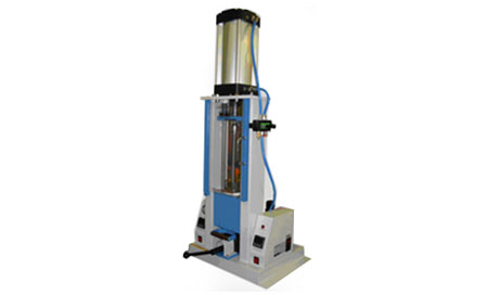 INJECTION AND MOLDING PRESS FOR PASTIC SAMPLES